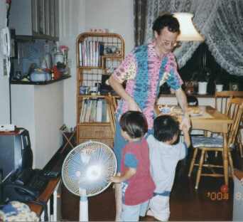 Danny playing with the grandkids at the Uchida house where he is staying.  They are 4 years old (Danny 39 - ha!) The grandpa of the house gets a little jealous because one of the first things the kid in red (Haruka) says when he comes over is _j[́H@Fj
